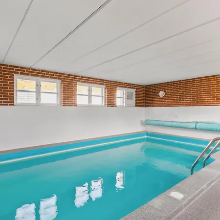 4 Bedroom Stunning In 펜션 Fanø