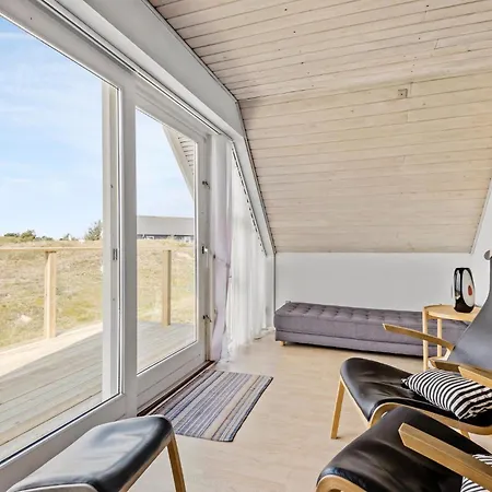 4 Bedroom Stunning In 펜션 Fanø